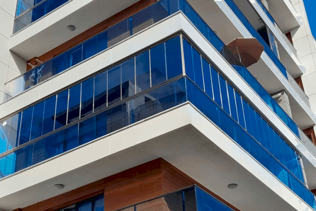 Avcılar'da Cam Balkon Çözümleri Neden Tercih Ediliyor?